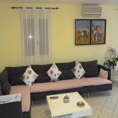 House Belle Avec Piscine 1